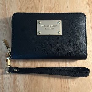 Michael Kors Wristlet/Phonecase. Black. New.